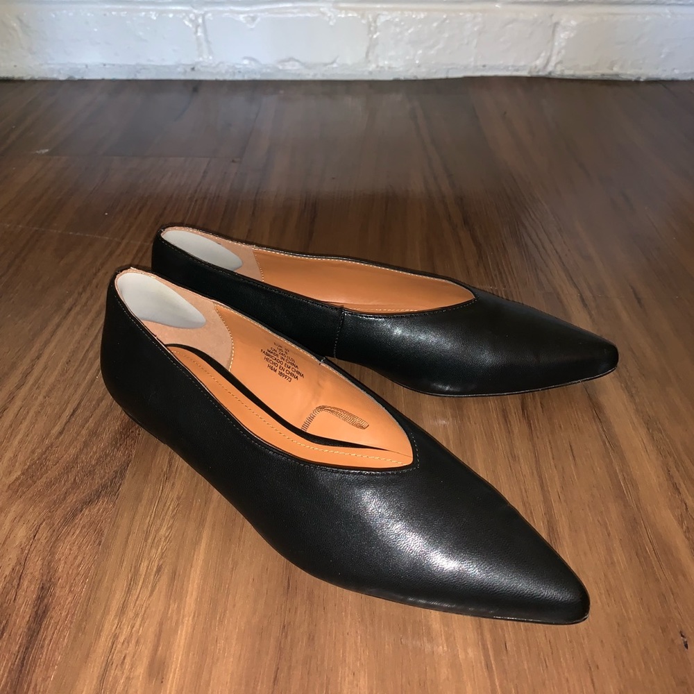 Black pointed flats